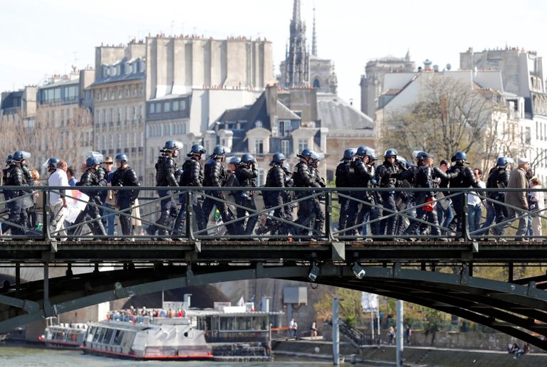 محتجو "السترات الصفراء" في الشارع للمرة العشرين خلال أكثر من 4 أشهر احتجاجات السترات الصفراء- رويترز