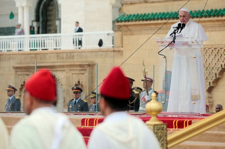 البابا فرنسيس يلقي كلمته بحضور العاهل المغربي
