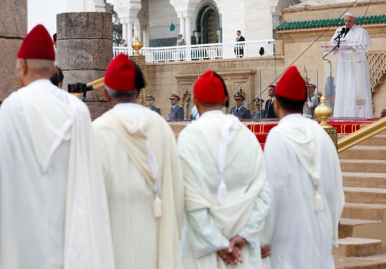 البابا فرنسيس يلقي كلمته بحضور العاهل المغربي