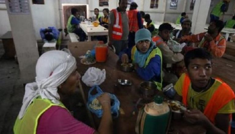 سوء أوضاع العمال الأجانب في قطر