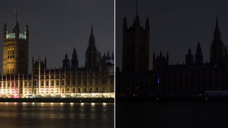 برج إيفل في فرنسا يطفئ أنواره في "ساعة الأرض"