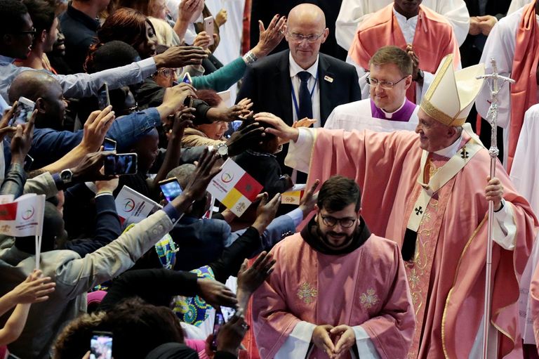 البابا فرنسيس يترأس قداسا حاشدا في ختام زيارته للمغرب