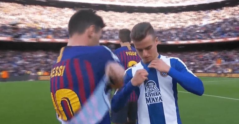 أدريا بيدروزا أدريا بيدروزا أمام ميسي من المباراة