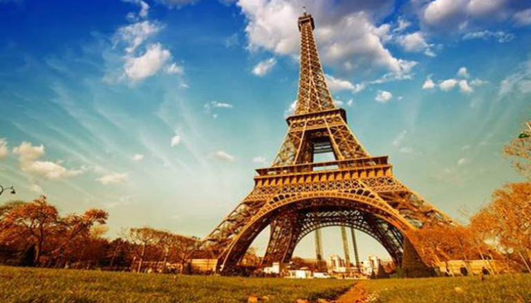 "برج إيفل" في العاصمة الفرنسية باريس