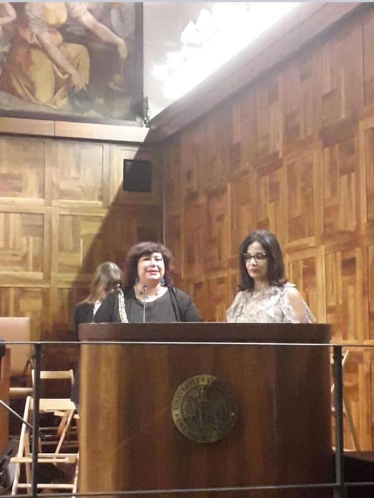 وزيرة الثقافة المصرية خلال تكريمها في الجامعة الكاثوليكية بميلانو