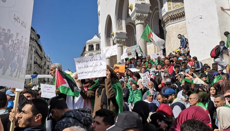 مظاهرات في الجزائر تطالب برحيل نظام بوتفليقة