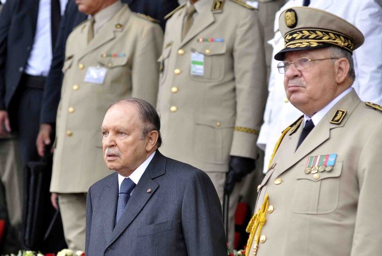 الرئيس الجزائري وقائد أركان الجيش - أرشيفية