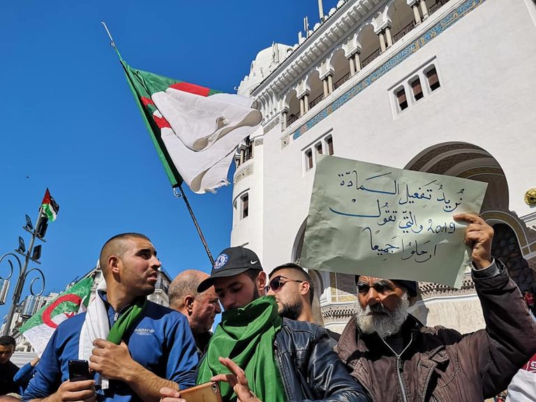 مظاهرات في الجزائر مطالبة برحيل نظام بوتفليقة