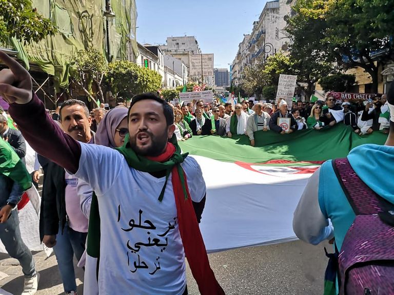 مظاهرات في الجزائر مطالبة برحيل نظام بوتفليقة