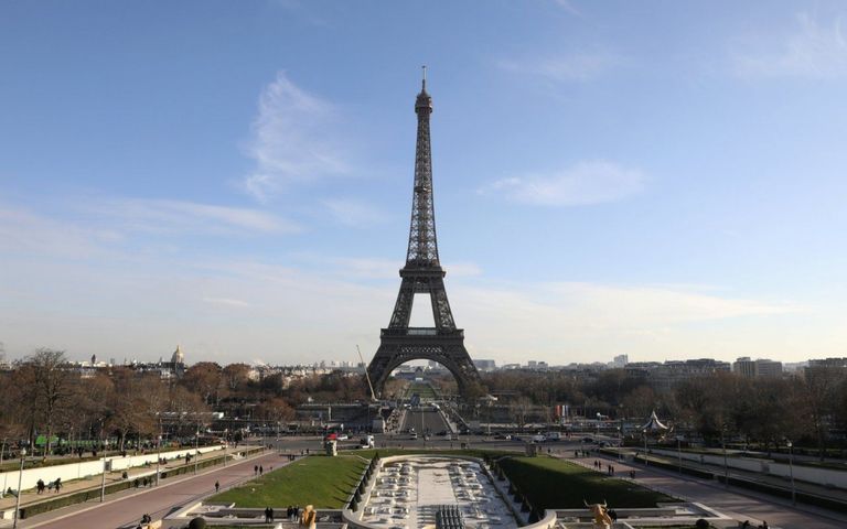 برج إيفل يستعد للاحتفال بـ130 عاماً على الإنشاء