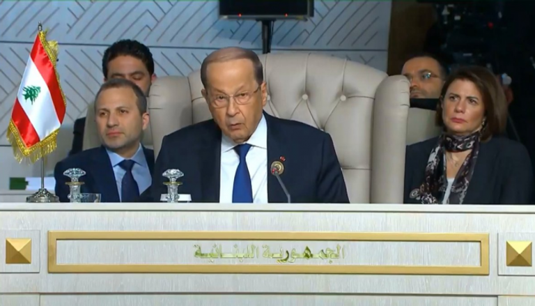 الرئيس اللبناني ميشال عون خلال كلمته بالقمة العربية