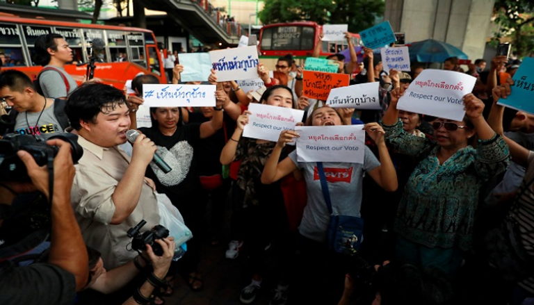 مظاهرة بتايلاند احتجاجا على النتائج الأولى للانتخابات - رويترز 