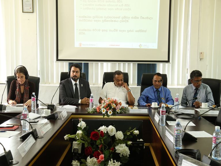 برنامج دبي العطاء لتعليم أطفال سريلانكا