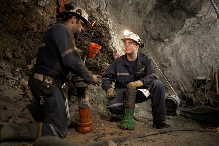 العمل كطيار يمنحك فرص استكشاف العالم وتقاضي راتب كبير أيضا