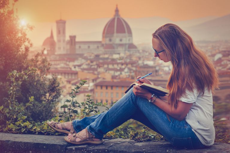 العمل كطيار يمنحك فرص استكشاف العالم وتقاضي راتب كبير أيضا