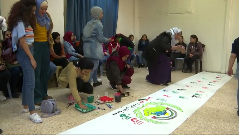 "ستعود فلسطين" كلمات ملوّنة بأنامل أطفال الأردن