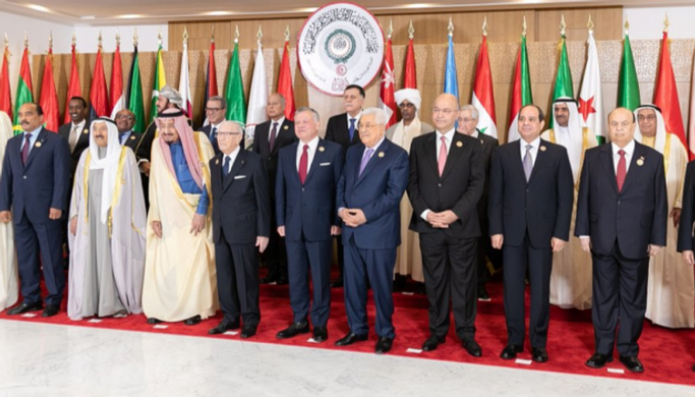صورة جماعية للقادة العرب المشاركين في قمة تونس