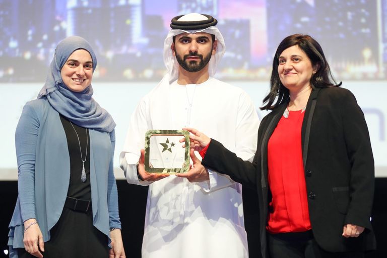 منصور بن محمد يكرم الفائزين بجوائز التميز لقطاع الأعمال