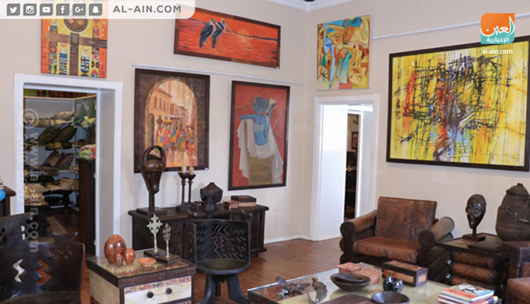 سياح يتجولون داخل معرض القديس جورج في إثيوبيا