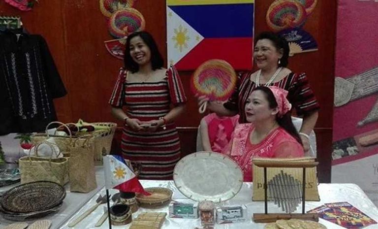 القرية الفرعونية بمصر تستضيف عروضا تراثية من 20 دولة