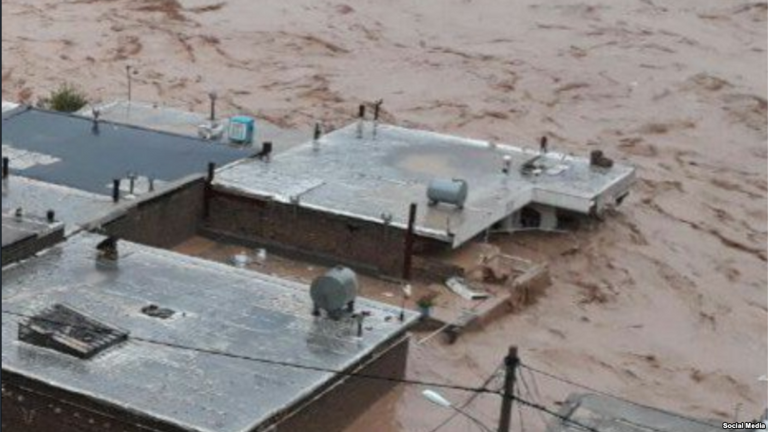 غرق قرى بأكملها جراء الفيضانات العارمة في إيران