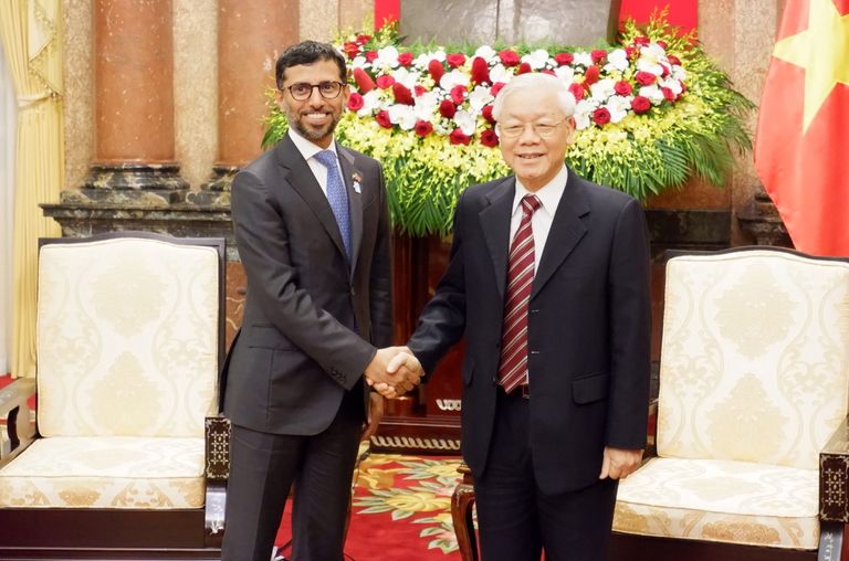الرئيس الفيتنامي ووزير الطاقة الإماراتي