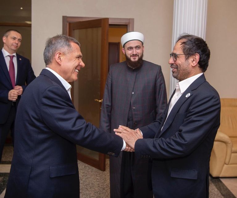 الدكتور علي راشد النعيمي والرئيس رستم مينيخانوف