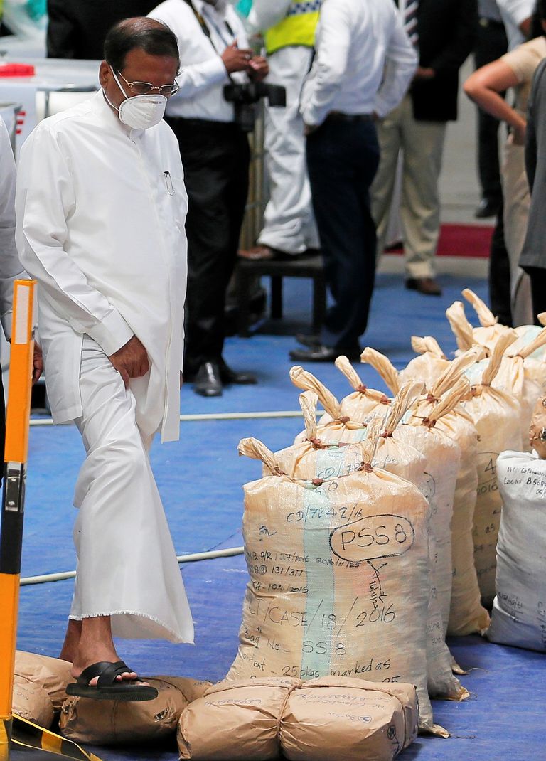 من وقائع نقل المخدرات لإعدامها