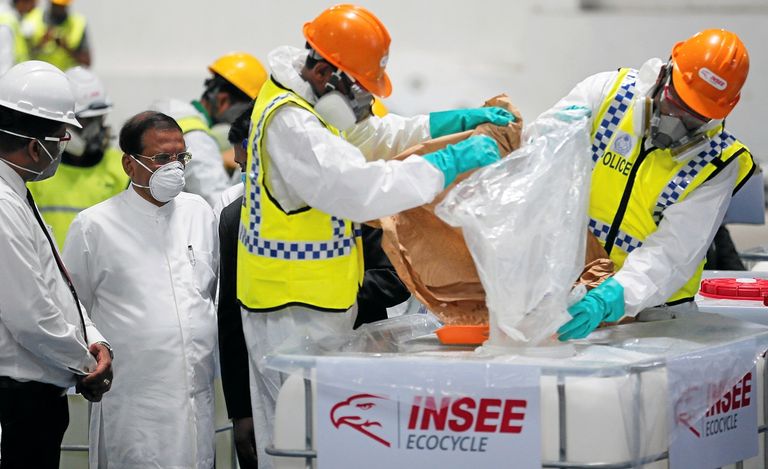 من وقائع نقل المخدرات لإعدامها