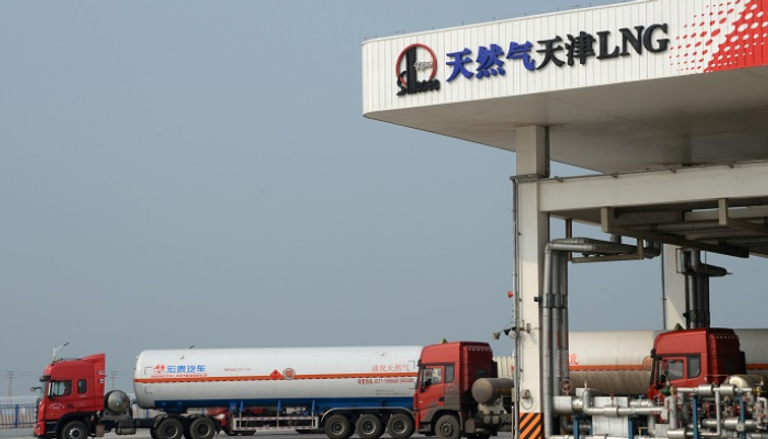شاحنات تحمل الغاز الطبيعي المسال في الصين - رويترز