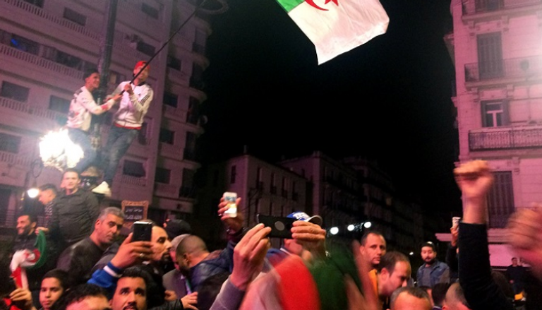 صورة من المظاهرات في الجزائر - رويترز