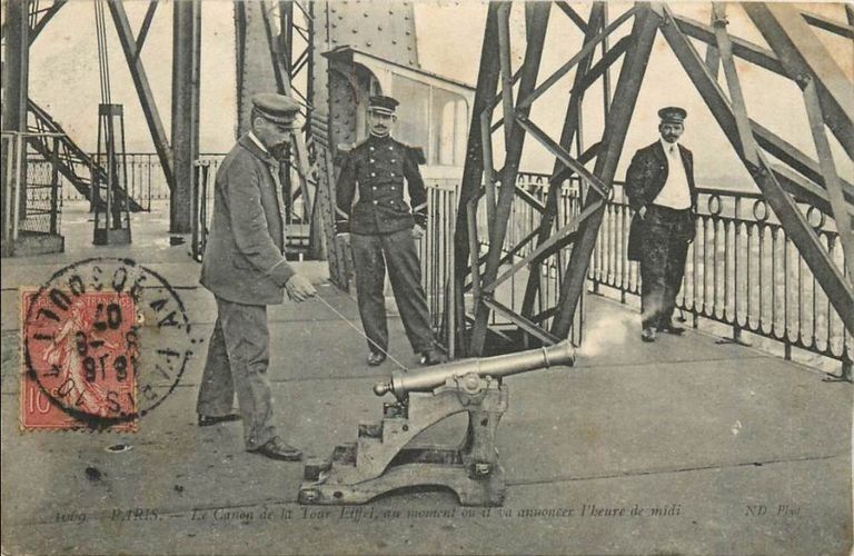 عرض مدفع برج إيفل للبيع في مزاد