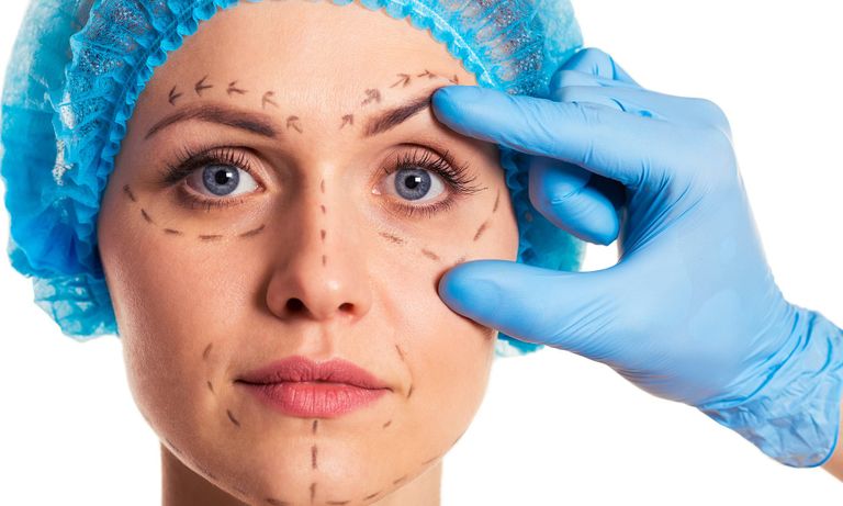 تقنية تجميل جديدة تغني عن جراحة الأنف