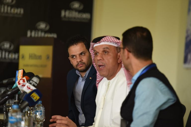 الكاتب إسماعيل عبدالله خلال الندوة