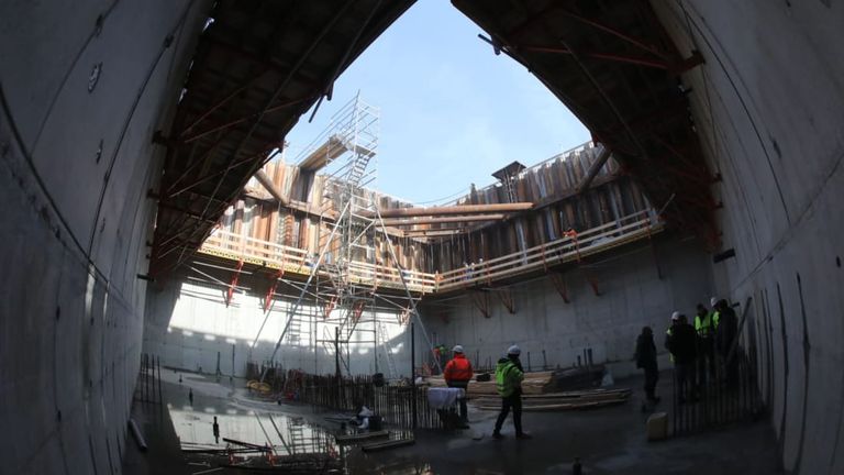 عمق المسبح البولندي يصل إلى 45 مترا