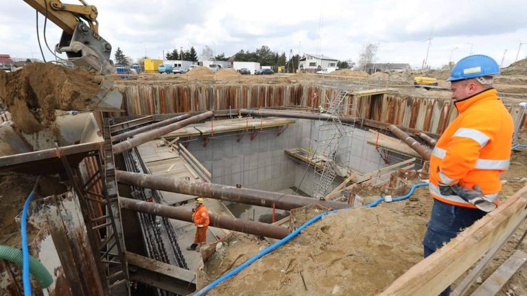 عمق المسبح البولندي يصل إلى 45 مترا