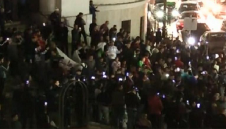آلاف الجزائريين يحتفلون في الشوارع باستقالة بوتفليقة