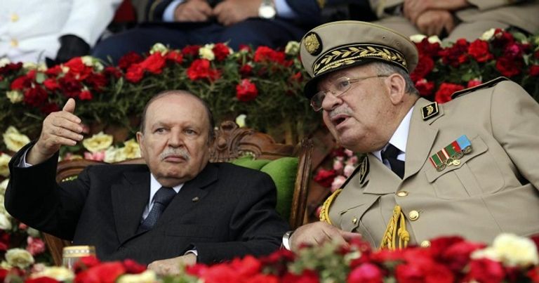 الرئيس بوتفليقة وقائد أركان الجيش الجزائري الفريق أحمد قايد صالح قائد أركان الجيش الجزائري - أرشيفية