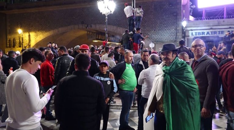 احتفالات الجزائريين باستقالة بوتفليقة