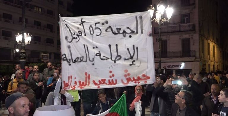 الجزائريون يتعهدون بإسقاط العصابة