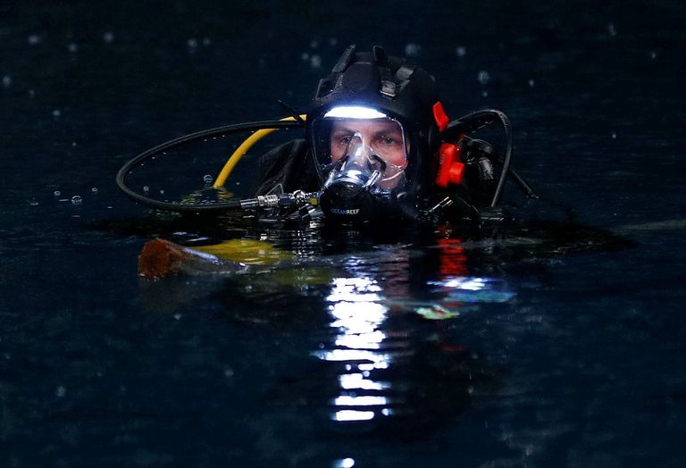 ممثلتان أثناء تصوير مشهد من الفيلم