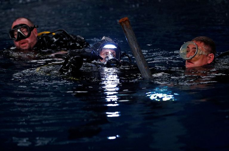 ممثلتان أثناء تصوير مشهد من الفيلم