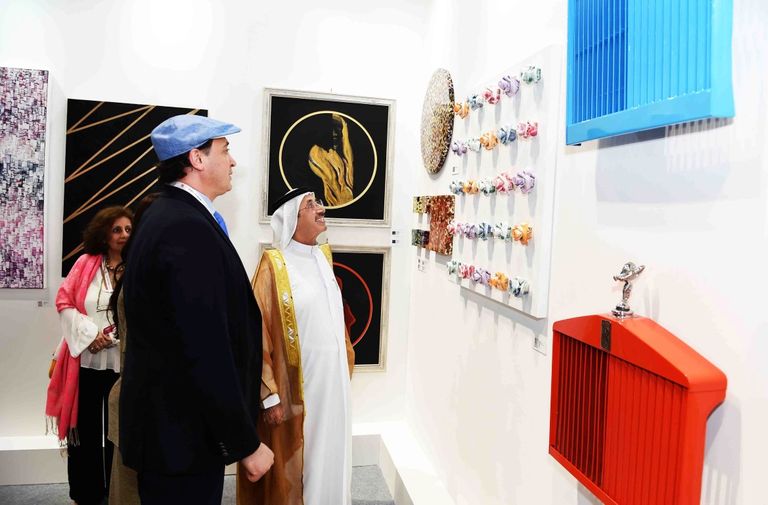 3 آلاف عمل في معرض