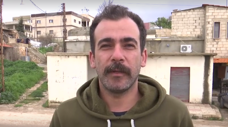 لبناني يحول دكان جده لمكتبة عامة