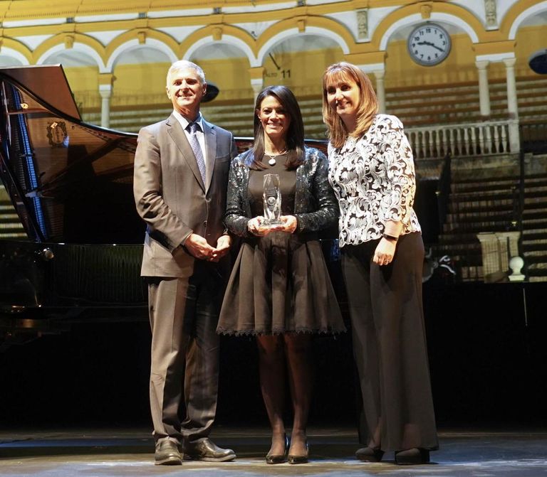 وزيرة السياحة المصرية تستلم جائزة "الريادة الدولية في السياحة" 