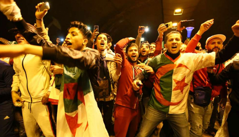 احتفال في شوارع الجزائر عقب استقالة عبدالعزيز بوتفليقة