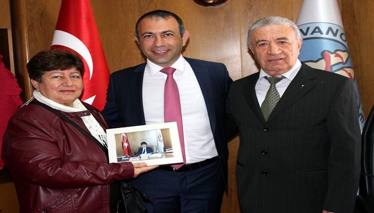 مرشح الشعب الجمهوري المعارض الفائز عندما كان طفلا