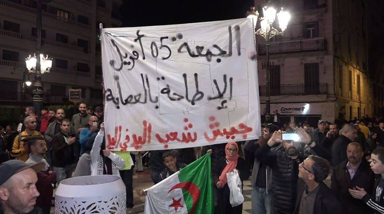 احتفالات الجزائريين باستقالة بوتفليقة