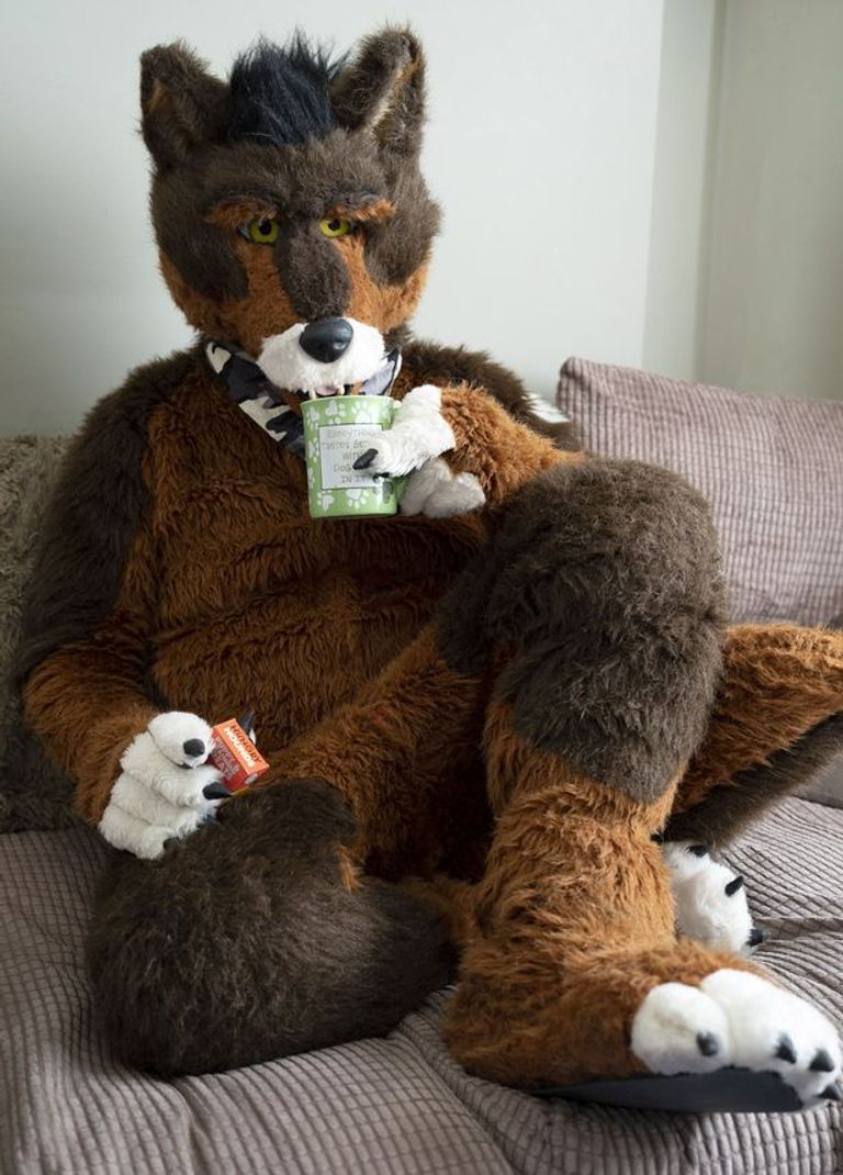 جيمس يطلق العنان للكلب داخله بعد الانتهاء من العمل