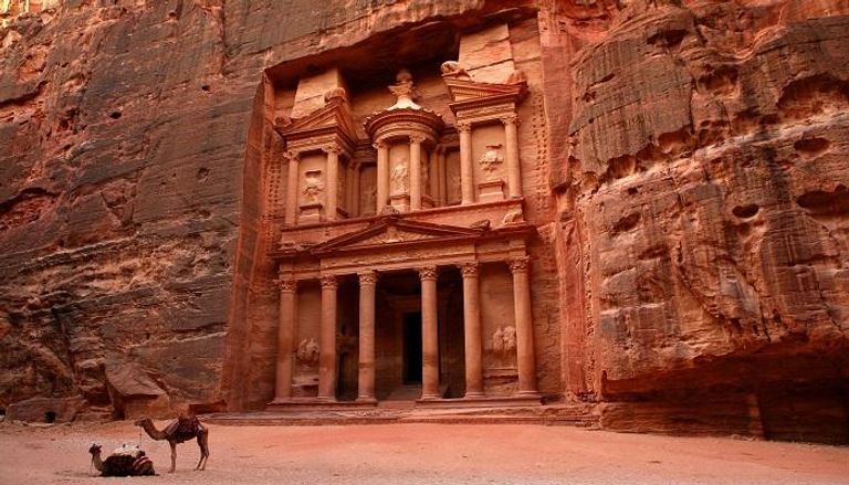 المدينة الأثرية الشهيرة البتراء في الأردن